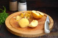 Фото приготовления рецепта: Салат из айвы с сыром и грецкими орехами - шаг №2