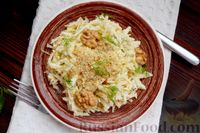 Фото приготовления рецепта: Салат из айвы с сыром и грецкими орехами - шаг №10