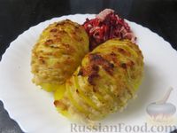 Фото к рецепту: Запечённая картошка-гармошка с фаршем