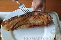 Фото приготовления рецепта: Свиная грудинка, запечённая на луковой "подушке" - шаг №7