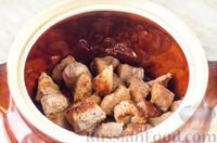 Фото приготовления рецепта: Мясо, запечённое с грибами и картофелем, в горшочке - шаг №14