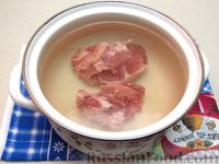 Фото приготовления рецепта: Борщ со свининой и квашеной капустой - шаг №2