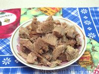 Фото приготовления рецепта: Борщ со свининой и квашеной капустой - шаг №4