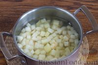 Фото приготовления рецепта: Свекольный суп-пюре с картофелем, сельдереем и гвоздикой - шаг №6
