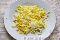 Фото приготовления рецепта: Конвертики из лаваша со шпротами, яйцами, картофелем и солеными огурцами - шаг №3