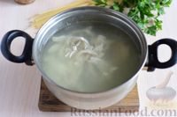 Фото приготовления рецепта: Куриный суп с лапшой и йогуртом - шаг №9