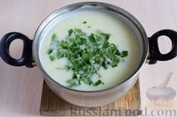 Фото приготовления рецепта: Куриный суп с лапшой и йогуртом - шаг №13