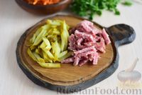 Фото приготовления рецепта: Мясной салат с морковью по-корейски и маринованными огурцами - шаг №4