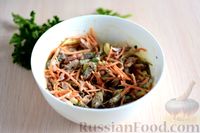 Фото приготовления рецепта: Мясной салат с морковью по-корейски и маринованными огурцами - шаг №6
