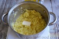 Фото приготовления рецепта: Тонкие пирожки на кефире, с картошкой и плавленым сыром - шаг №3