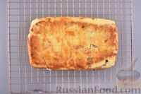 Фото приготовления рецепта: Тарт-перевёртыш из рубленого теста, с пряным карамелизованным луком и арахисом - шаг №18