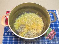 Фото приготовления рецепта: Чечевичный суп с тыквой и фрикадельками - шаг №5