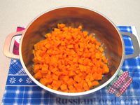 Фото приготовления рецепта: Чечевичный суп с тыквой и фрикадельками - шаг №6
