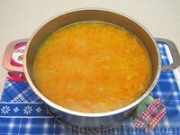 Фото приготовления рецепта: Чечевичный суп с тыквой и фрикадельками - шаг №10
