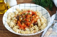 Фото к рецепту: Макароны с фасолью, рисом и маринованными грибами в томатном соусе