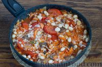 Фото приготовления рецепта: Макароны с фасолью, рисом и маринованными грибами в томатном соусе - шаг №9