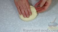 Фото приготовления рецепта: Домашние картофельные чипсы (в духовке) - шаг №11