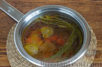 Фото приготовления рецепта: Яблочный суп-пюре с луком, карри и йогуртом - шаг №3