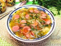Фото приготовления рецепта: Быстрый суп с сосисками, консервированным горошком и вермишелью - шаг №12