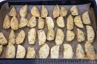 Фото приготовления рецепта: Картофель по-деревенски (в духовке) - шаг №5