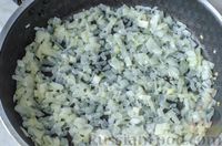 Фото приготовления рецепта: Запеканка из гречневой каши и грибов - шаг №4
