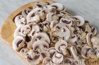 Фото приготовления рецепта: Запеканка из гречневой каши и грибов - шаг №5