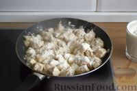 Фото приготовления рецепта: Куриное филе в сметанном соусе с чесноком - шаг №6
