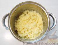 Фото приготовления рецепта: Картофельные маффины с сыром - шаг №3