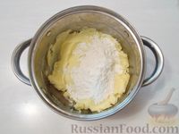 Фото приготовления рецепта: Картофельные маффины с сыром - шаг №4