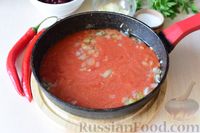 Фото приготовления рецепта: Острый томатный суп с фасолью - шаг №6