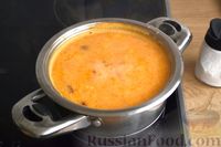 Фото приготовления рецепта: Сырный суп с копчёным окорочком и молоком - шаг №9