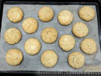 Фото приготовления рецепта: Овсяное печенье с творожно-кокосовой начинкой - шаг №18