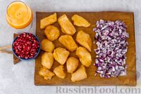 Фото приготовления рецепта: Салат с курицей, гранатом и цитрусово-медовой заправкой - шаг №2