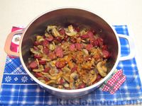 Фото приготовления рецепта: Сырный суп с грибами и колбасками - шаг №11