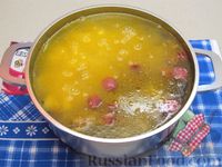Фото приготовления рецепта: Сырный суп с грибами и колбасками - шаг №13