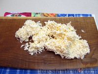 Фото приготовления рецепта: Сырный суп с грибами и колбасками - шаг №14