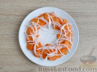 Фото приготовления рецепта: Салат из моркови с консервированным ананасом и сыром - шаг №7