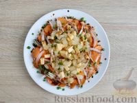 Фото приготовления рецепта: Салат из моркови с консервированным ананасом и сыром - шаг №14