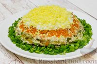 Фото к рецепту: Слоёный салат из печени с солёным огурцом, морковью и яйцами