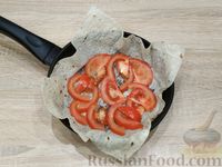 Фото приготовления рецепта: Яичница с помидором и сыром в лаваше - шаг №3