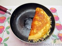 Фото приготовления рецепта: Омлет с начинкой из грибов, фасоли и сыра - шаг №12