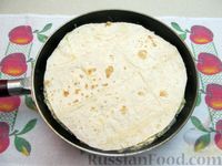 Фото приготовления рецепта: Пирог из лаваша с картофелем, творогом и сыром (на сковороде) - шаг №15