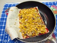 Фото приготовления рецепта: Лаваш с курицей, кукурузой и сыром - шаг №14