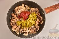 Фото приготовления рецепта: Солянка с грибами и картошкой - шаг №7