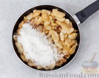 Фото приготовления рецепта: Яблочный крамбл с изюмом и кокосовой стружкой - шаг №7
