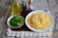 Фото приготовления рецепта: Оладьи из картофельного пюре с сыром и зелёным луком - шаг №4