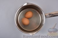 Фото приготовления рецепта: Рисовая каша с варёными яйцами - шаг №2