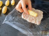 Фото приготовления рецепта: Мясные зразы с сыром и варёными яйцами - шаг №7