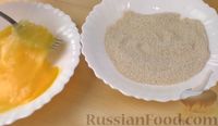 Фото приготовления рецепта: Мясные зразы с сыром и варёными яйцами - шаг №9