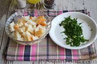 Фото приготовления рецепта: Рыбные котлеты, запечённые в духовке, с йогуртовым соусом - шаг №3
